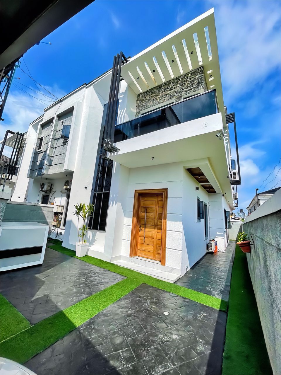 A STUNNING 4 BEDROOM SELF COMPOUND IN IKATE