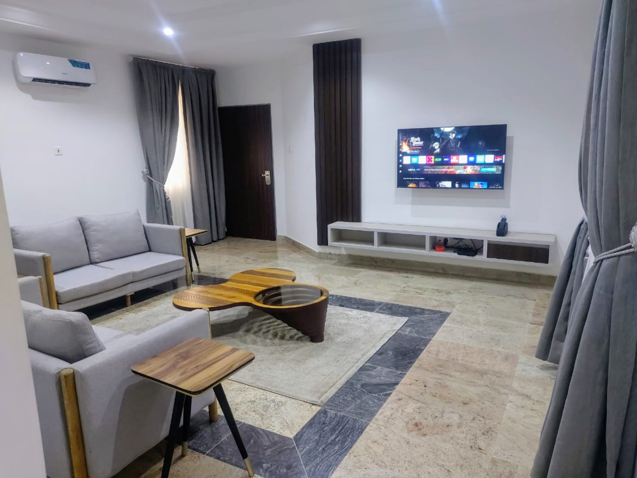 A SPACIOUS THREE BEDROOM APARTMENT IN WUSE 2, ABUJA.