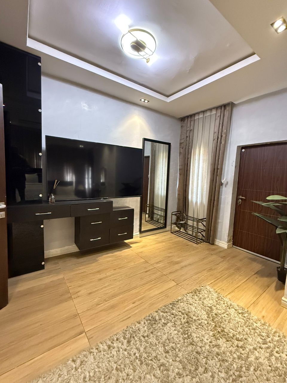 A BEAUTIFUL AND LUXURIOUS 3 BEDROOM APARTMENT IN MABUCHI, ABUJA