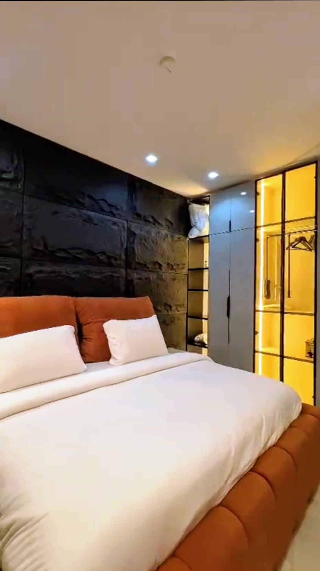A LUXURIOUS 2 BEDROOM APARTMENT IN GBANGBALA STREET,IKATE
