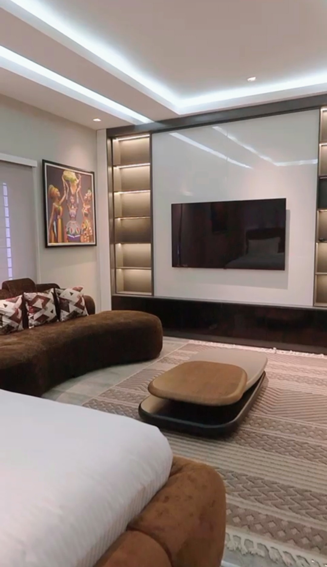 A STUNNING AND LUXURIOUS THREE BEDROOM APARTMENT IN KATAMPE EXTENSION, ABUJA.