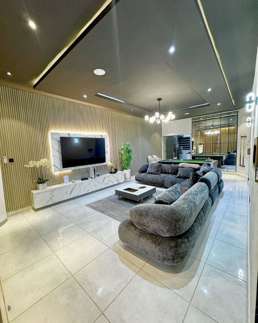 EXTREMELY RAVISHING VERY SPACIOUS THREE BEDROOM APARTMENT IN KATAMPE MAIN, ABUJA